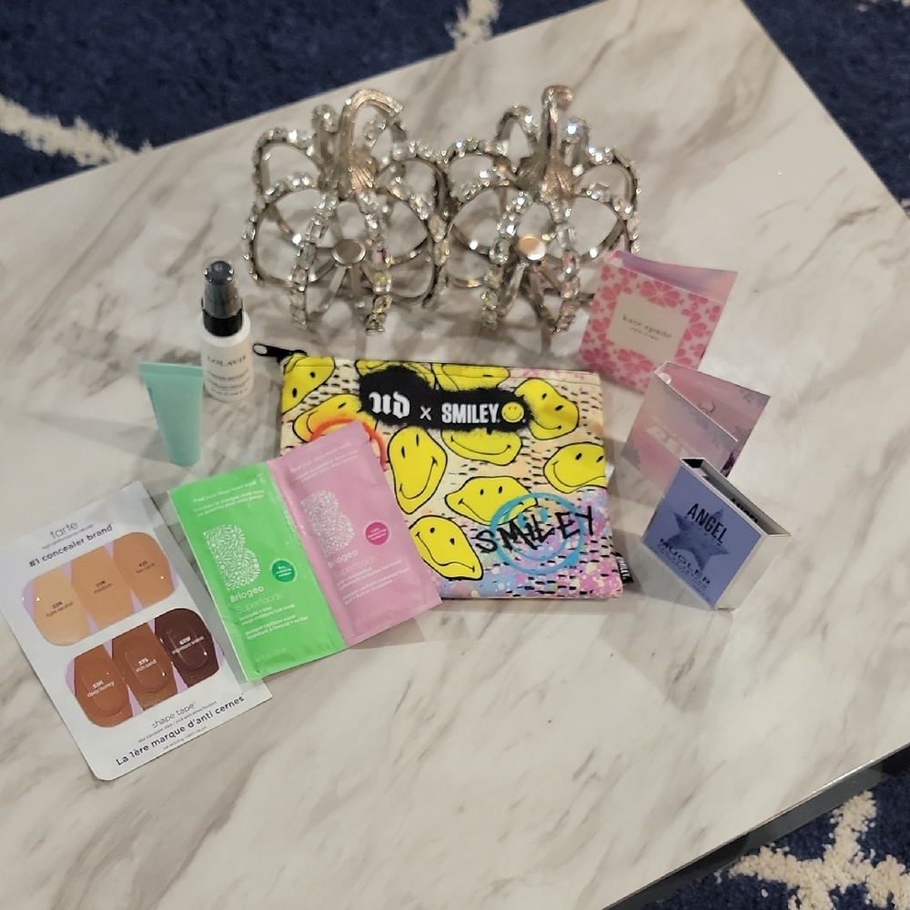 NEW Urban Decay x Smiley Vibrant Grafitti Cosmetic Bag & Samples